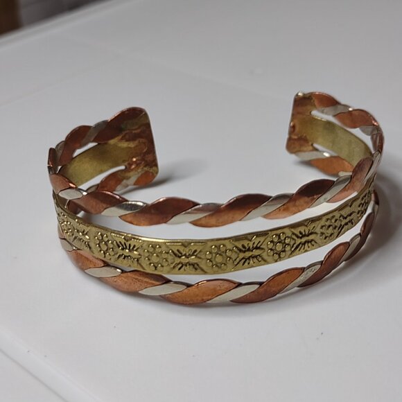 Very Cool 7 Inch Vintage Multi Tone Bracelet - Picture 7 of 11